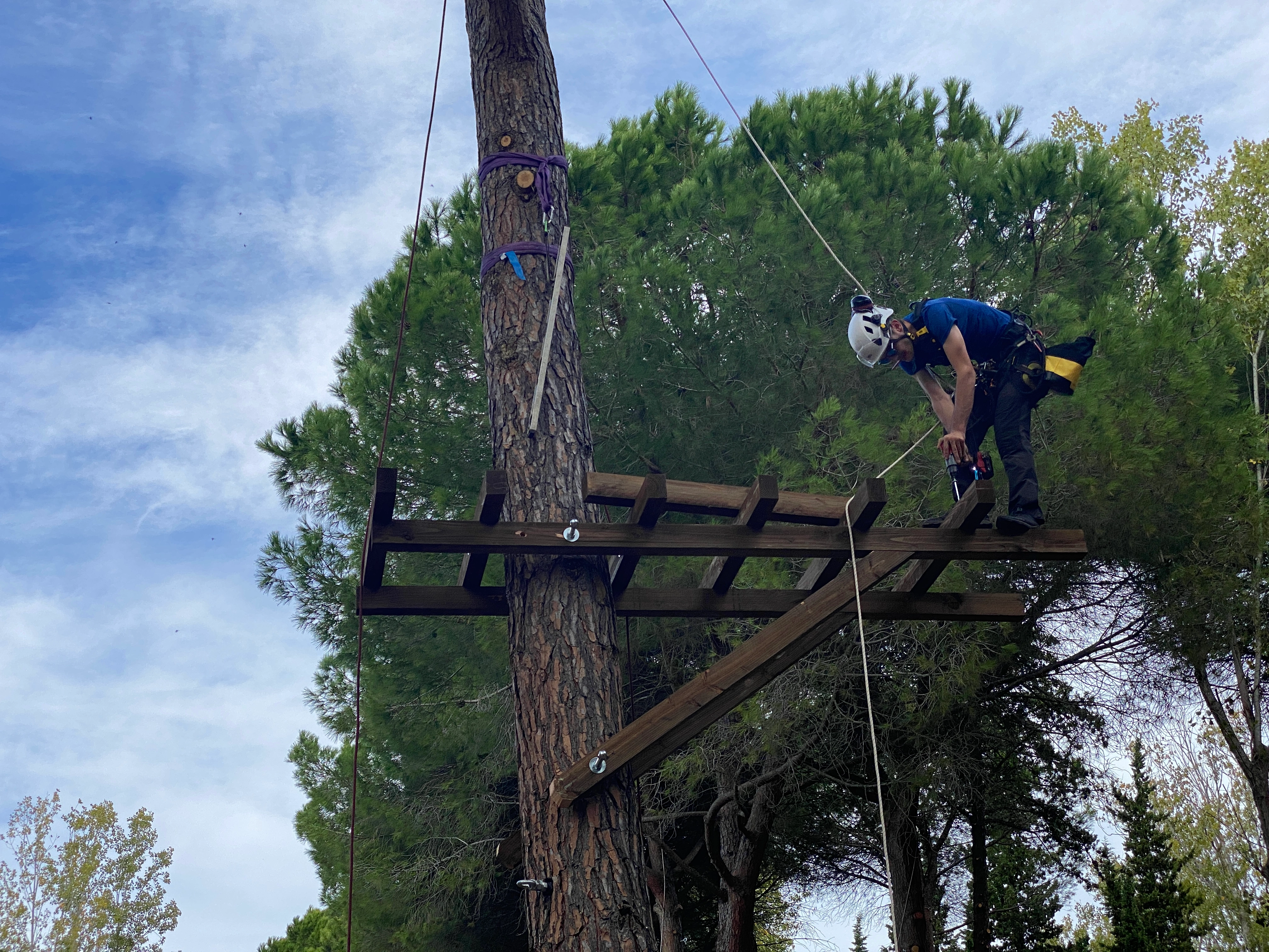 Grande plateforme Le Clou SVA pour le quick jump 10m, parc Poséidon