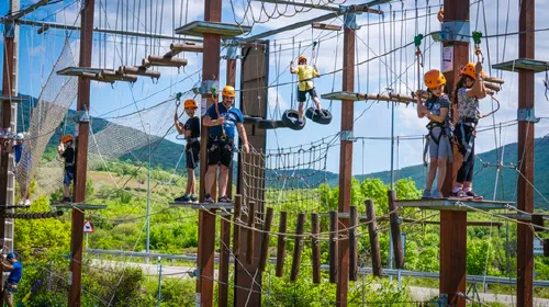Tyrolienne et ateliers structure autoportée